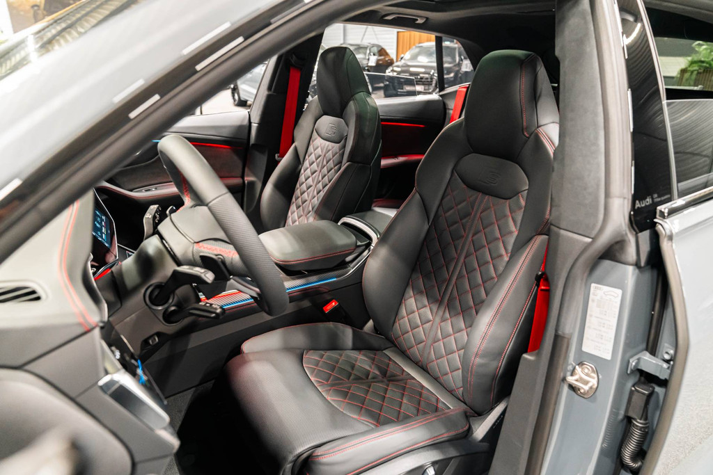 Audi Q8 60 TFSIe Competition 53536281-4.jpg | WagenparQ