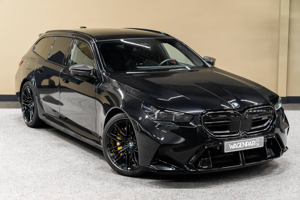 BMW M5 Touring CERAMIC.M-DRIVE PACK.T.HAAK. 57012092-0.jpg | WagenparQ