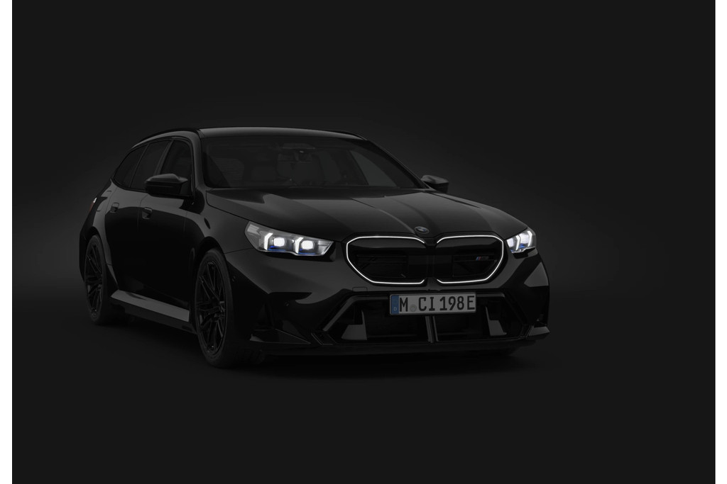 BMW M5 Touring CERAMIC.M-DRIVE PACK.T.HAAK. 57012092-1.jpg | WagenparQ