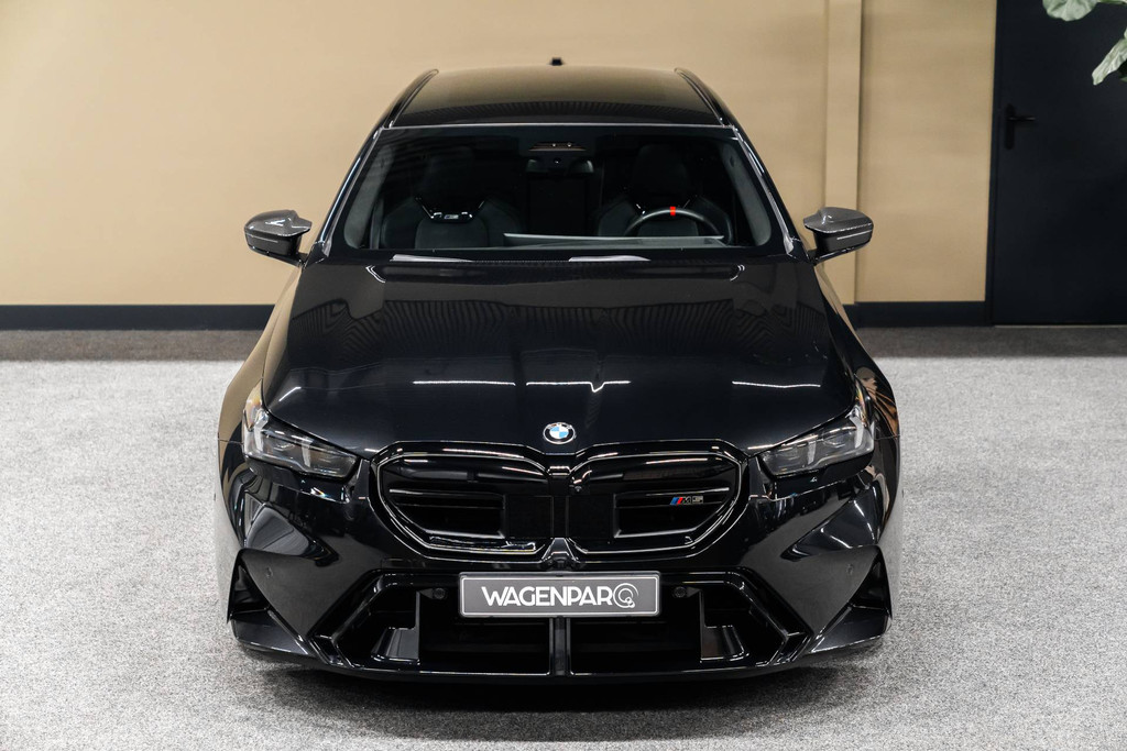 BMW M5 Touring CERAMIC.M-DRIVE PACK.T.HAAK. 57012092-1.jpg | WagenparQ