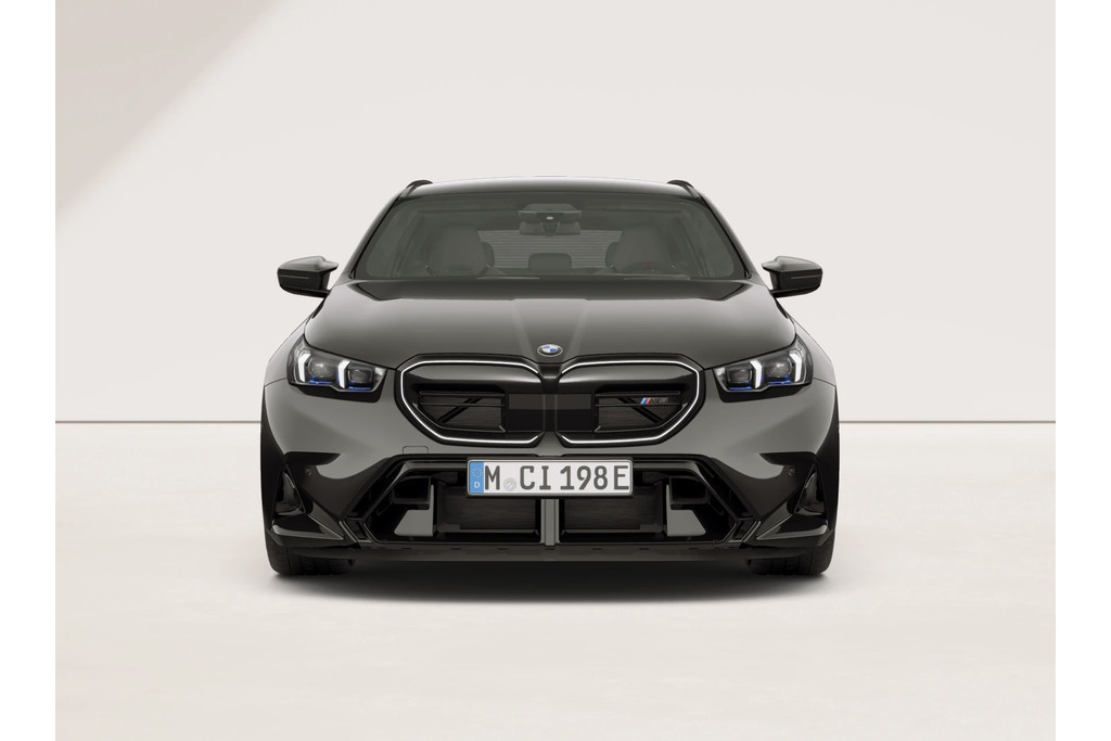 BMW M5 Touring CERAMIC.M-DRIVE PACK.T.HAAK. 57012092-2.jpg | WagenparQ