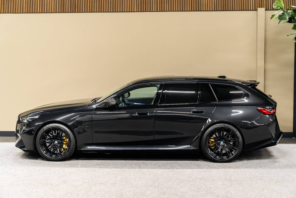 BMW M5 Touring CERAMIC.M-DRIVE PACK.T.HAAK. 57012092-3.jpg | WagenparQ