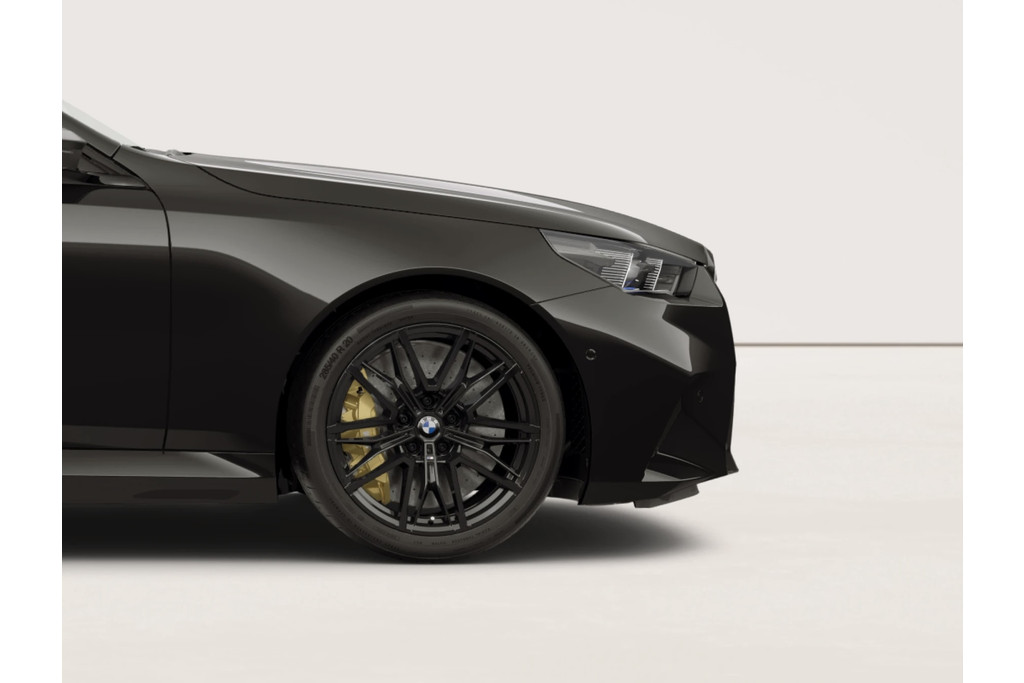 BMW M5 Touring CERAMIC.M-DRIVE PACK.T.HAAK. 57012092-5.jpg | WagenparQ